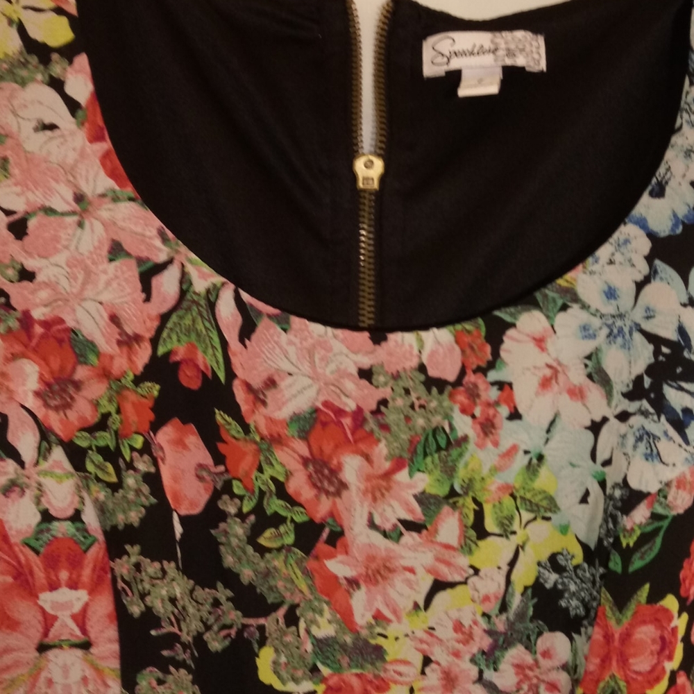 SPEECHLESS FLORAL DRESS FREE WHEN BUNDLED WITH PURCHASE OF $25 OR MORE - Picture 7 of 7